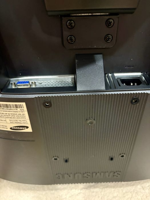 Монитор Samsung SyncMaster 720n