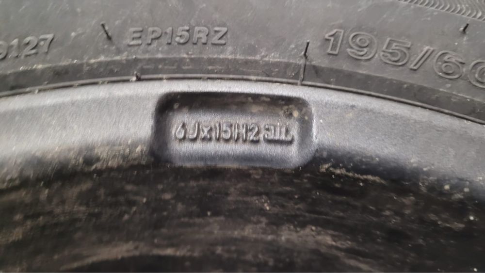 Jante Ford cu anvelope vara 195 60 r15