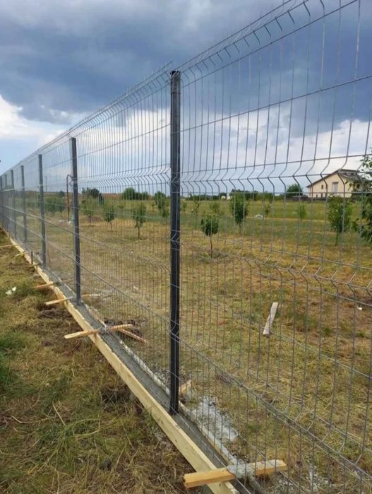 Garduri si porti stil jaluzea plasa bordurata sipca metalica fier forjat tabla cutata si alte modele.