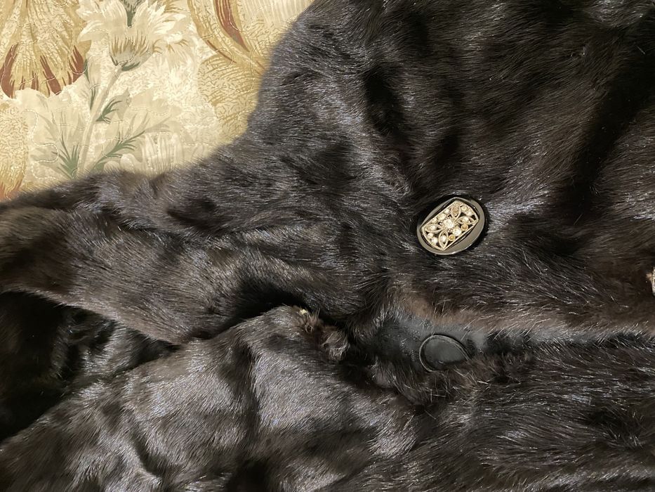 Продам норковую шубу