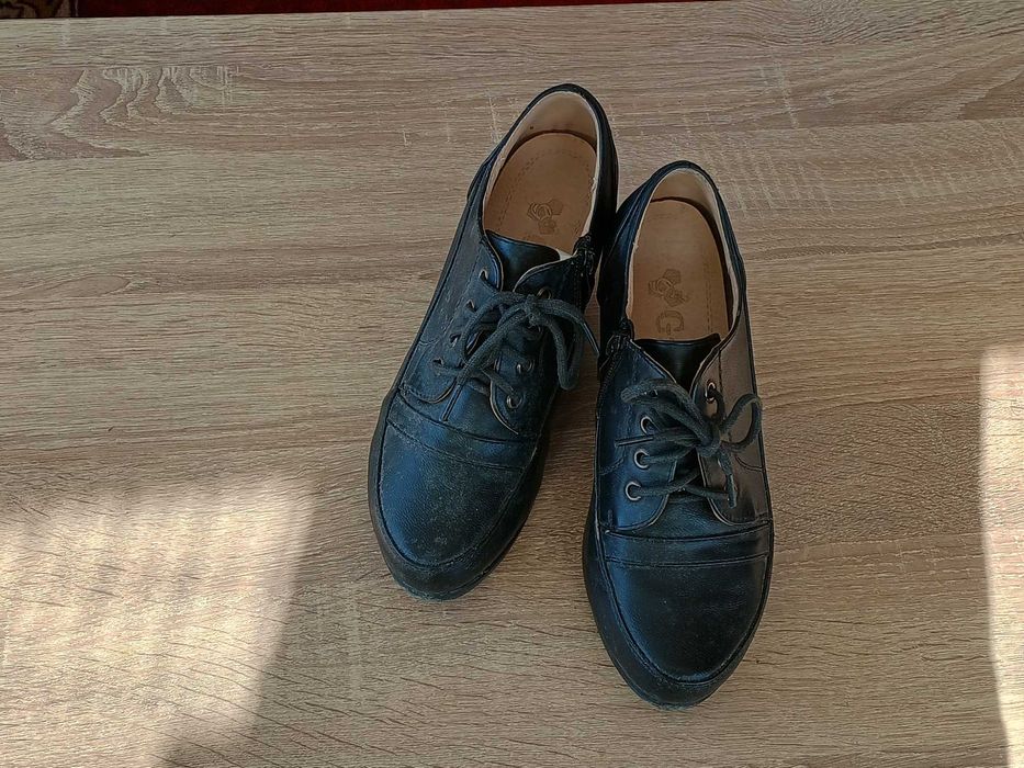 Черни обувки два чифта