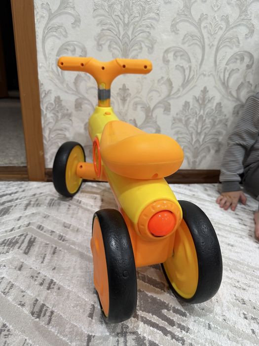 продам толокар беговел детский