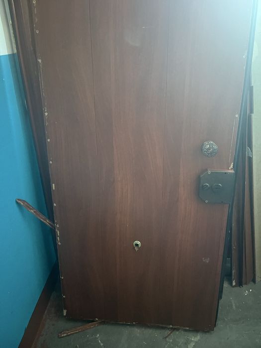 Продам входную дверь!