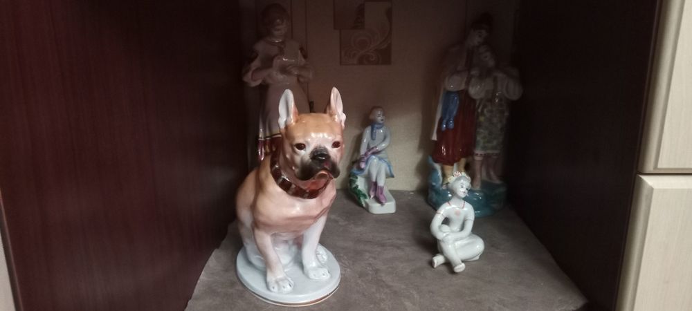 Статуэтки разные продаются