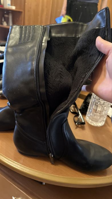 Продам осенние сапоги женские