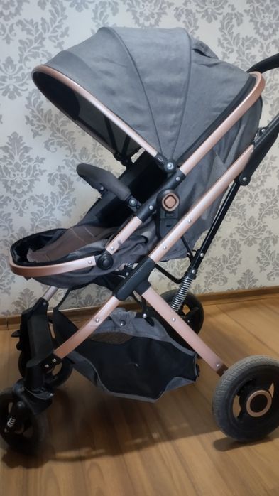 Детская прогулочная коляска