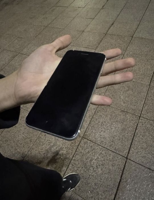 Срочно Продам Iphone SE 2020