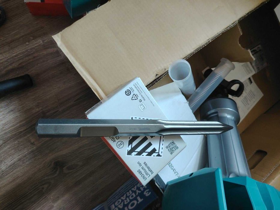 Професионален акумулаторен къртач Makita