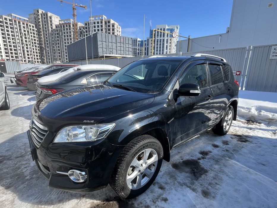 Продаеться отличный авто ! Рав 4