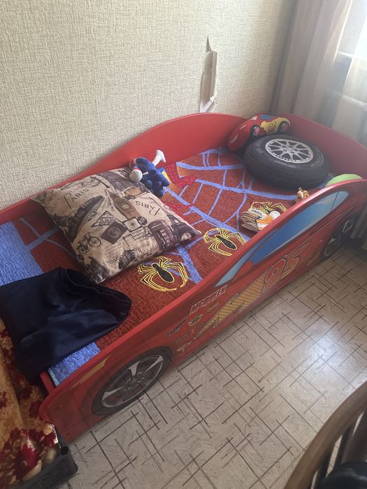 Продам кровать , доску , самакат и доску для рисование