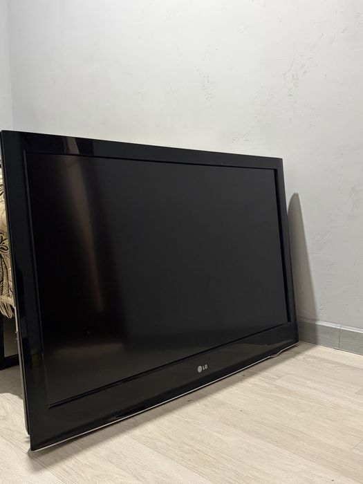 Продаю телевизор LG
