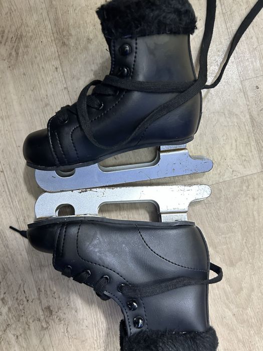 Продам детские коньки