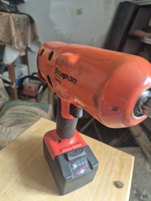 Snap on impact gun