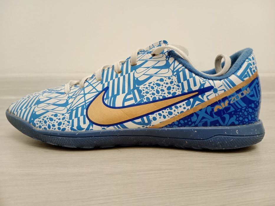 Бутсы футбольные