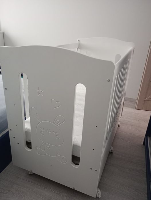 Дървена бебешка кошара + матрак