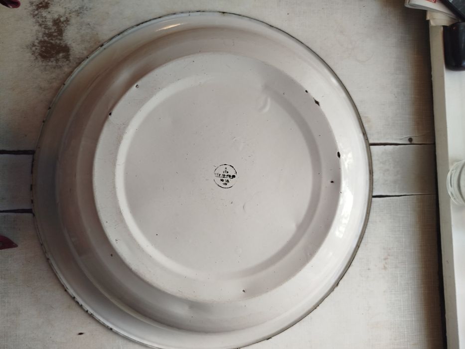 Эмалированный таз