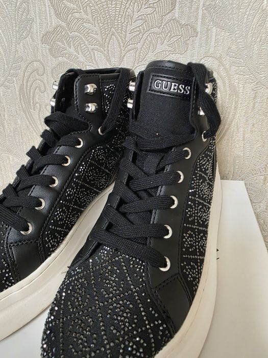 Tenesi 40 noi Guess