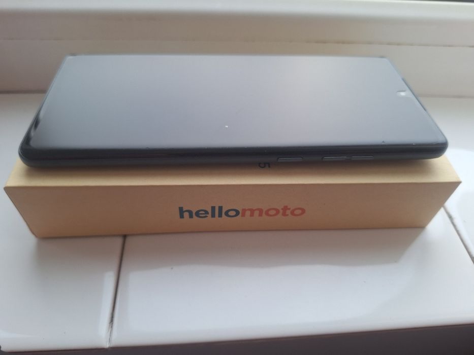 Vand telefon Motorola g 85,dual sim,negru 8GB ram 256 GB memorie interna,telefonul funcționează  și arată foarte bine.