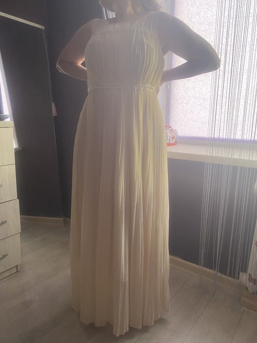 Платье молочного цвета нарядное