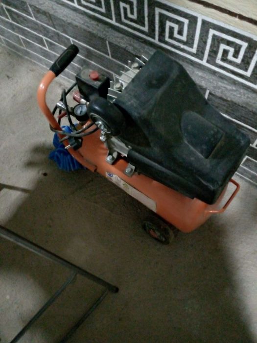 Кампресир сотилади яхши фермасиям яхши янги икки мартта уйга ишлатилга