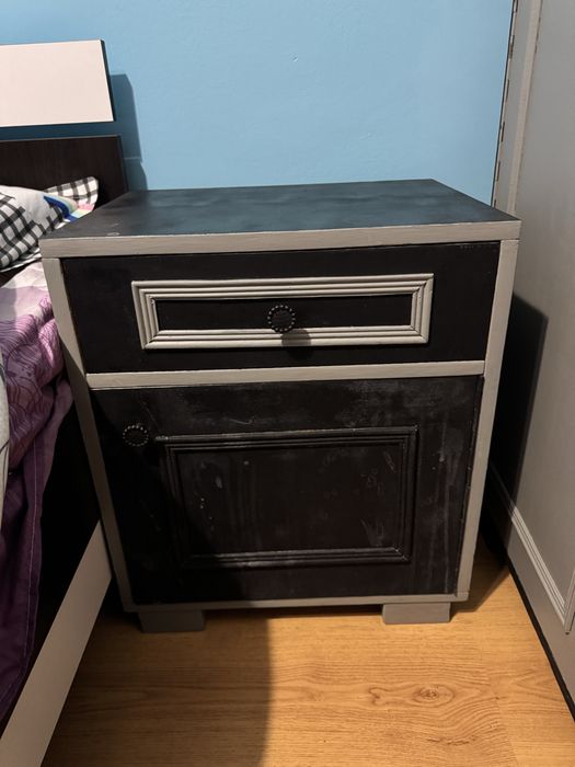 Mobilier vechi vopsit - potrivit pt proiecte de upcycle