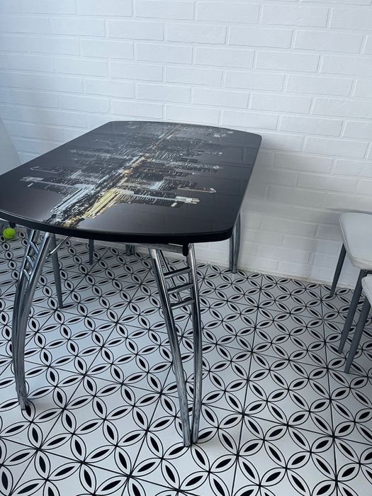 Продам стол и стулья