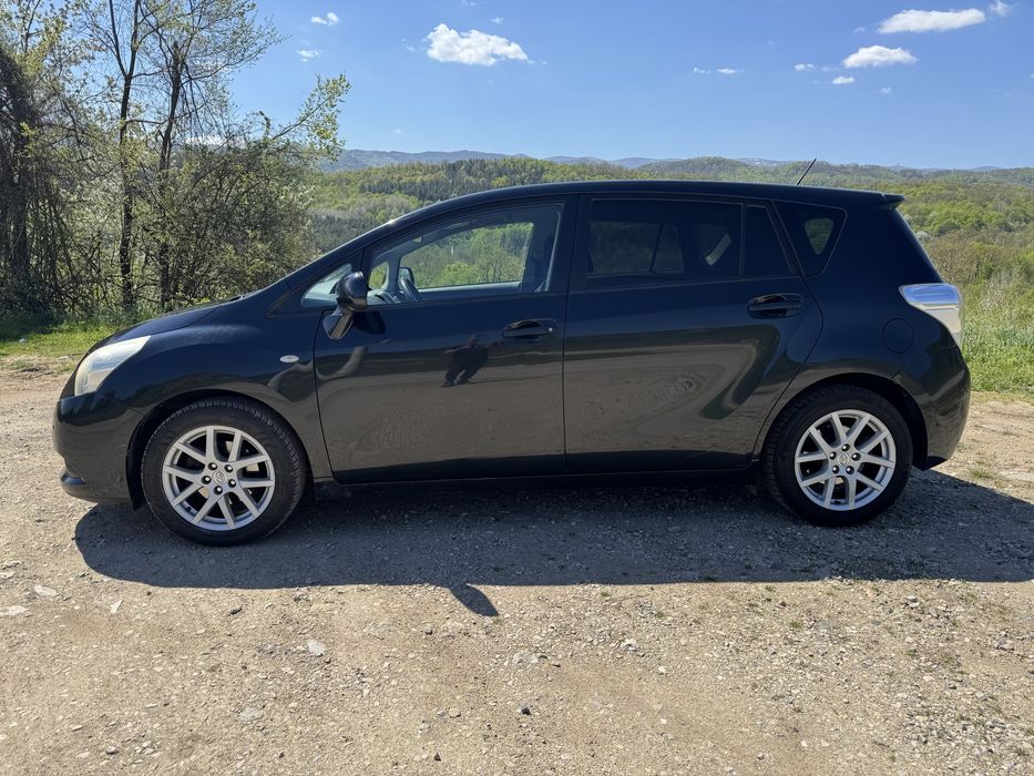 Продавам Toyota Verso