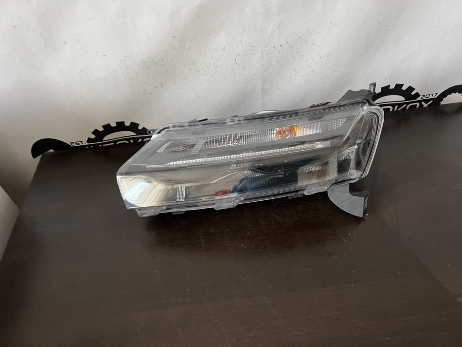 Far stanga cu led Dacia Spring