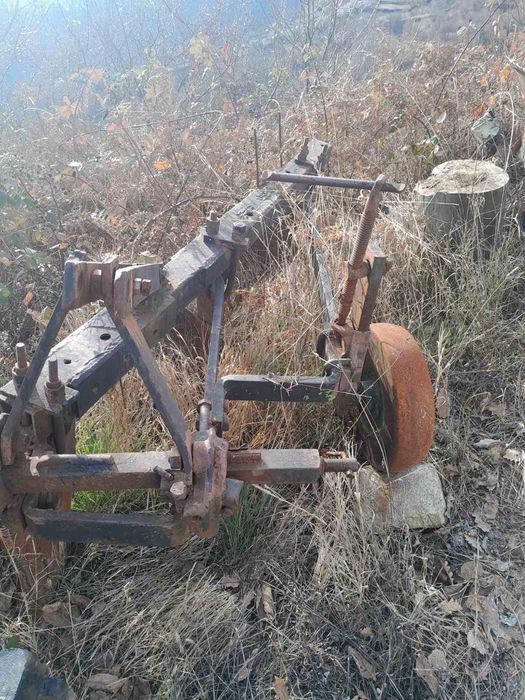 Трактор червен Т40