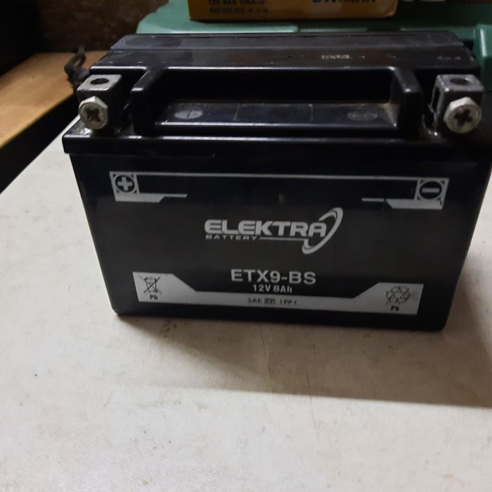 Акомулатор 12 v 8ah