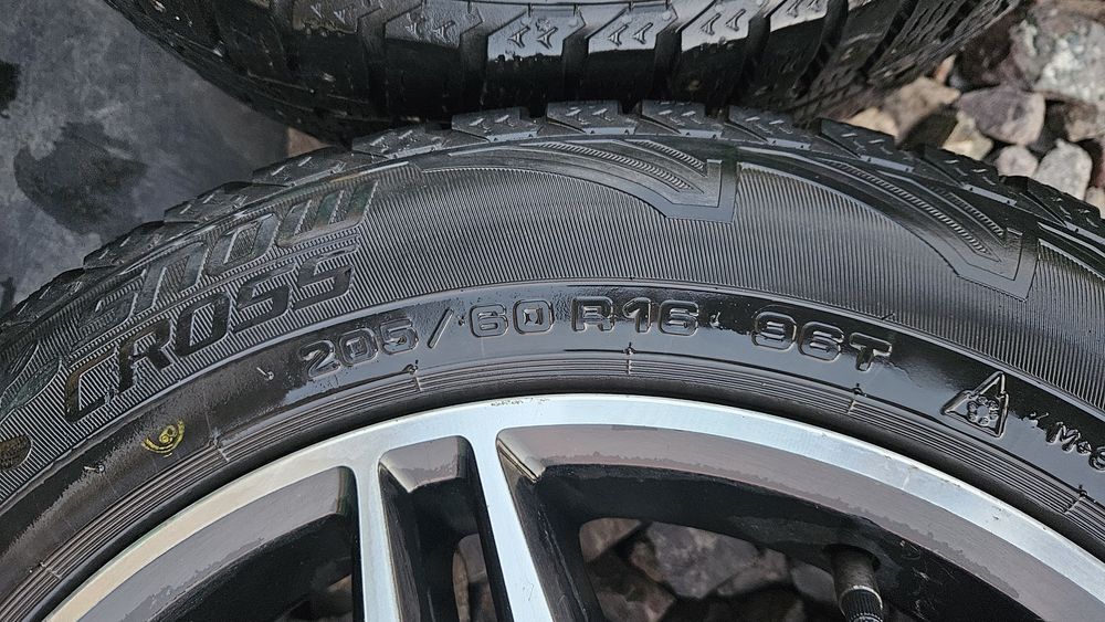 Продам диски с резиной зима AMG R16