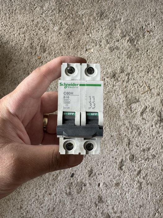Schneider Electric C60H, 3P 6A (curba C) si 2P 10A (curba B)
