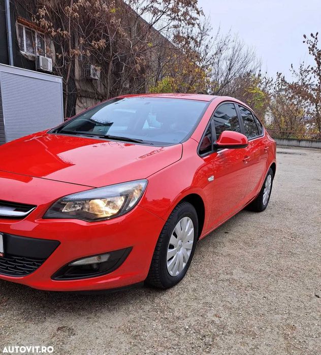 Opel Astra J (Sedan) 1.4 turbo 140 CP benzina