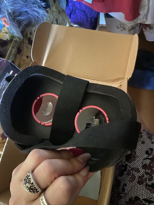 Очки виртуальной реальности для девочки