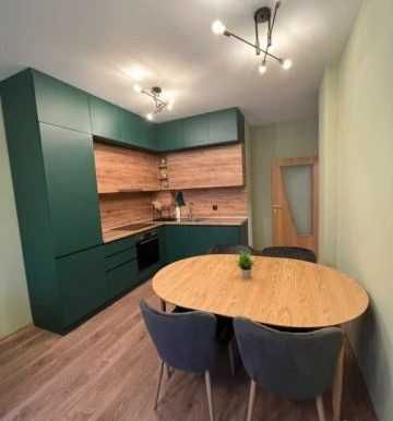 Дава се под наем Тристаен апартамент в София, Зона Б-18 - 100 кв.м за 896.58 € - Снимка #1