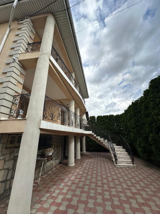 Casa S+P+E+M cu piscina