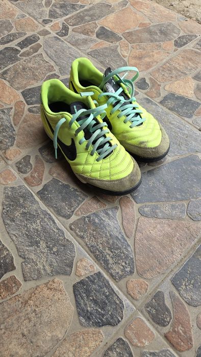 Adidasi de fotbal nike tiempo