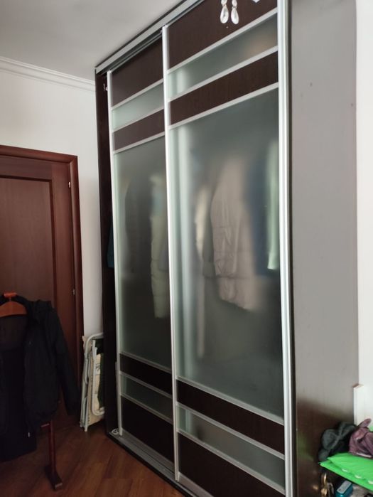 Шкаф купе 2.7 * 1.6 состояние идеальное.