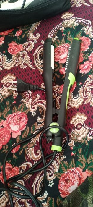 Продаётся фены и утюги для волосы.