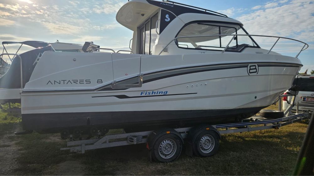 Beneteau antares 8 Fishing