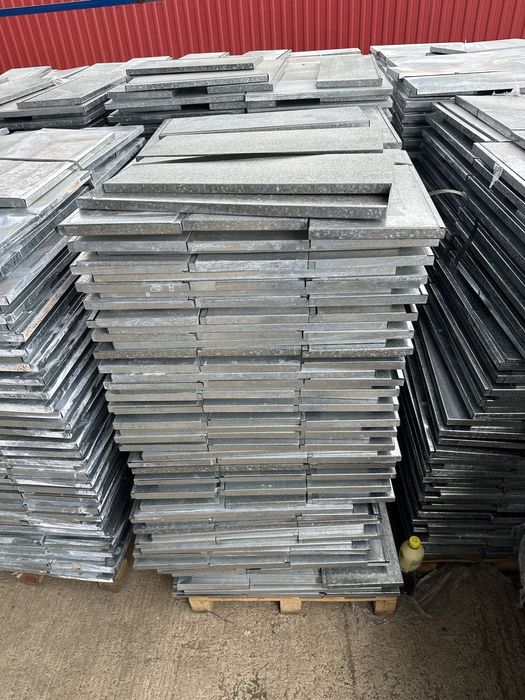 Vând rafturi metalice industriale pentru depozitare ușoară