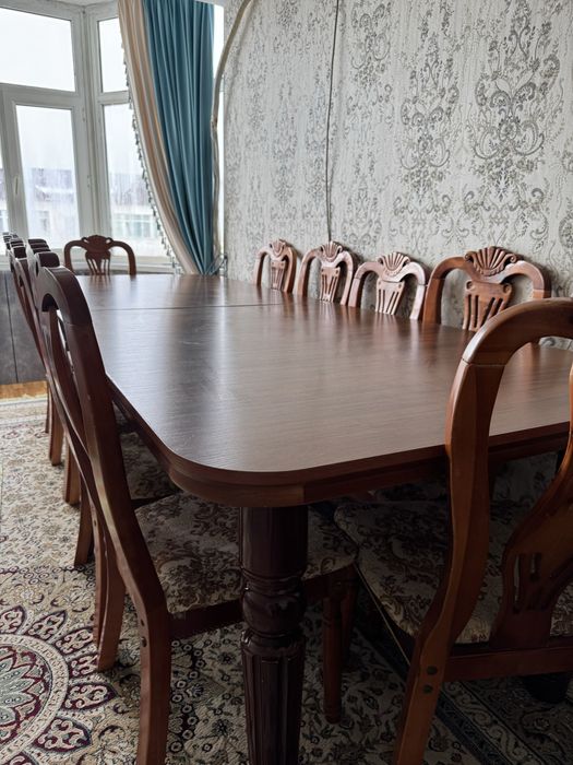 Стол со стульями