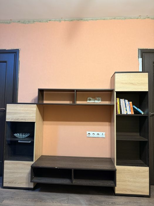 Продается ТВ-тумба (стенка под телевизор)