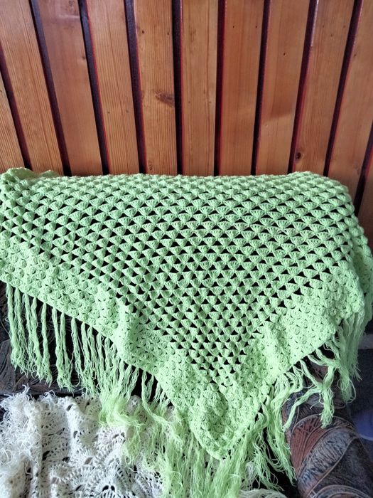 Вязаные шали из ангоры и акрила