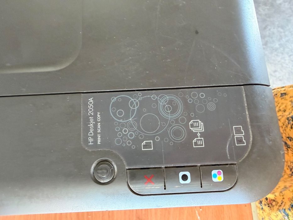 Продам цветной принтер HP 2050