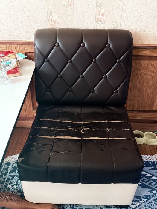 Диван и два кресло все идет в комплекте