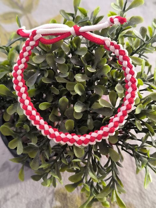 Мартеници на едро