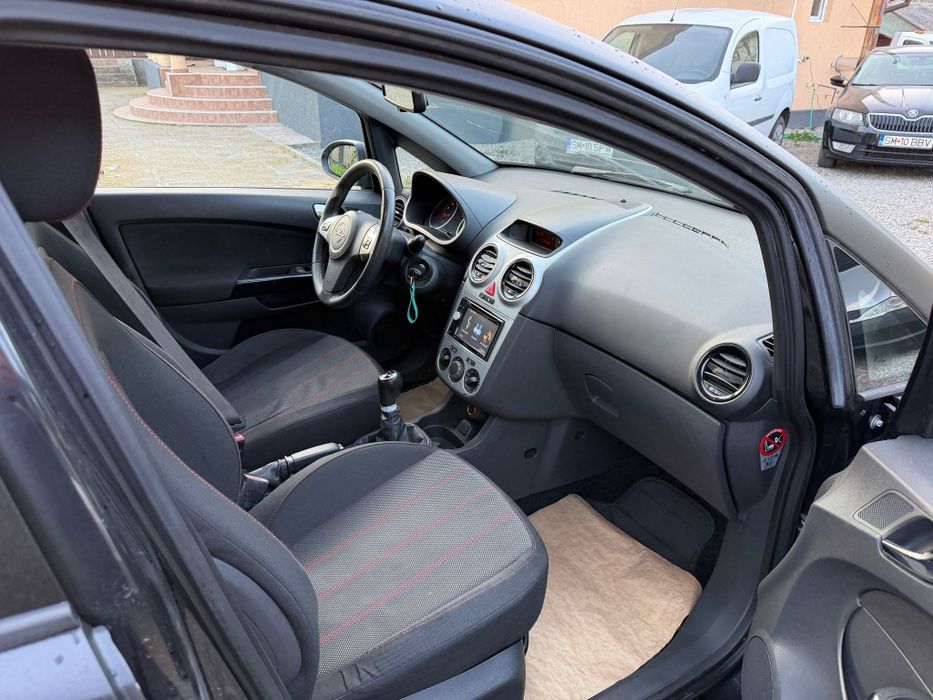 Opel Corsa D 2009  1.4 benzina + gaz . Proprietar