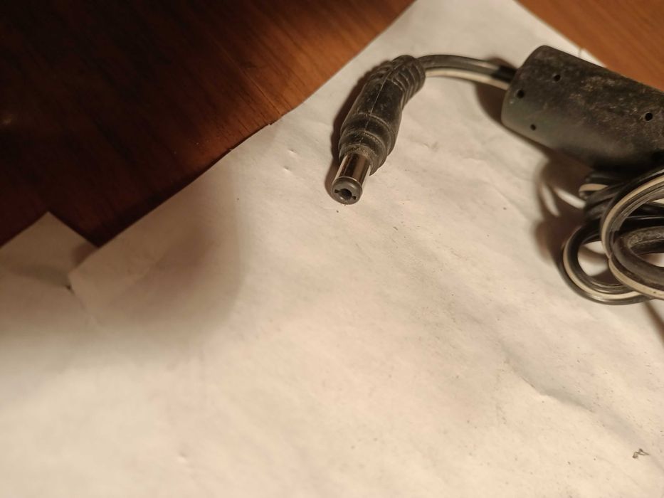 Продам адаптер питания  12V--1250mA.