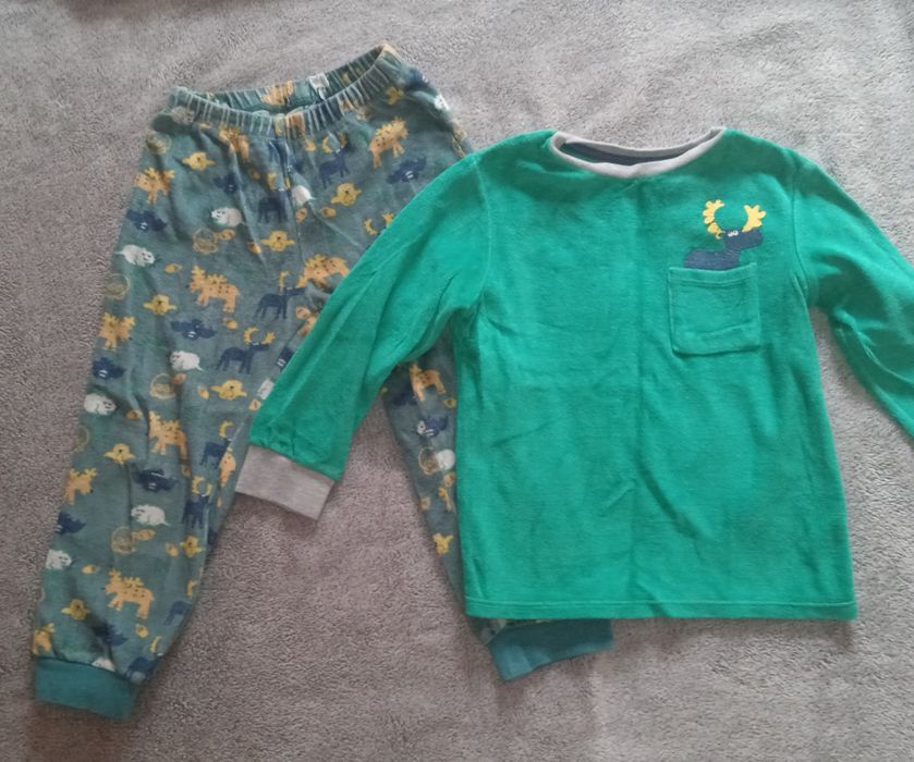 Pijamale marimea 104